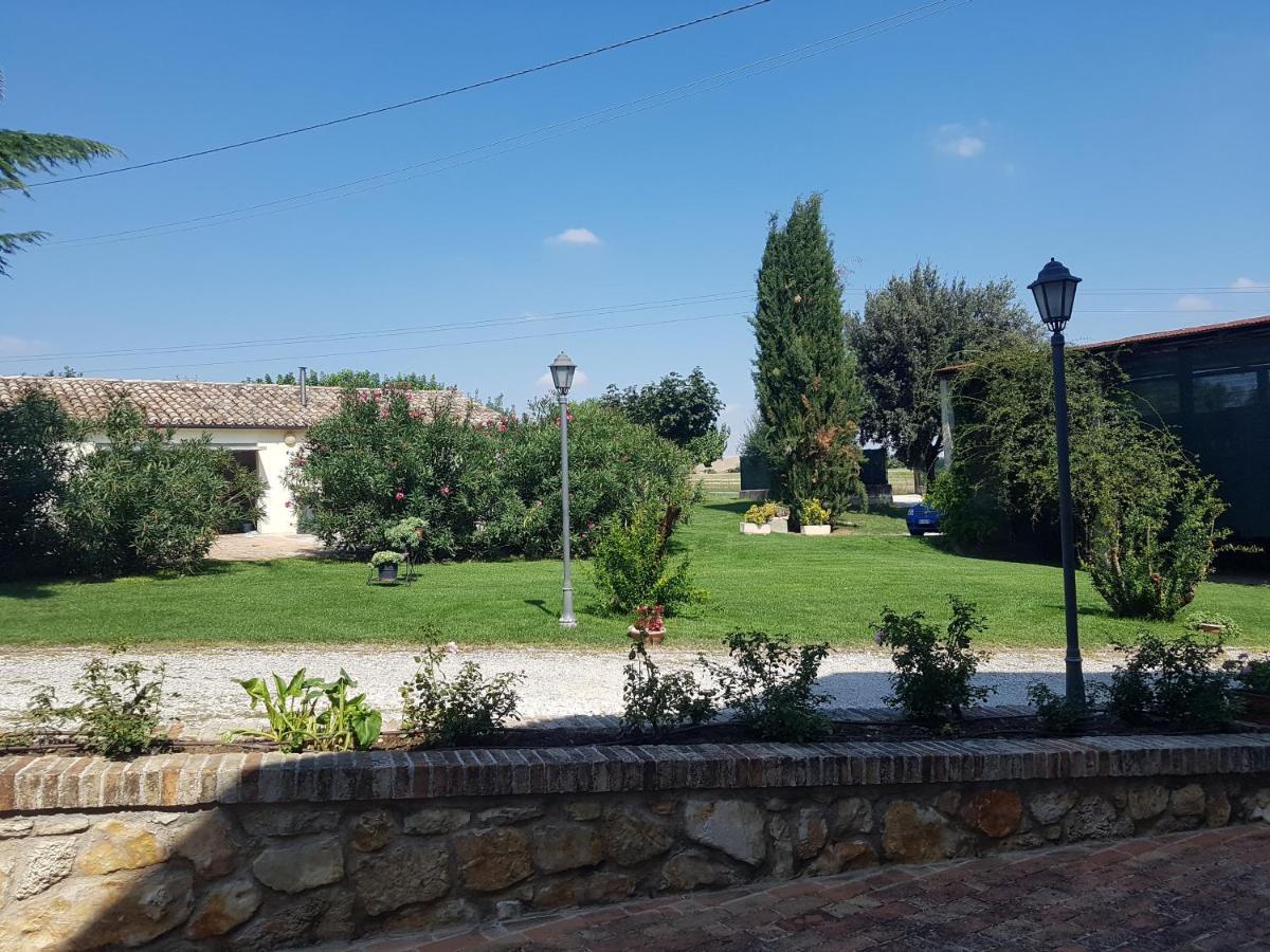 "La Grancia" Country House Konuk evi Treia Dış mekan fotoğraf